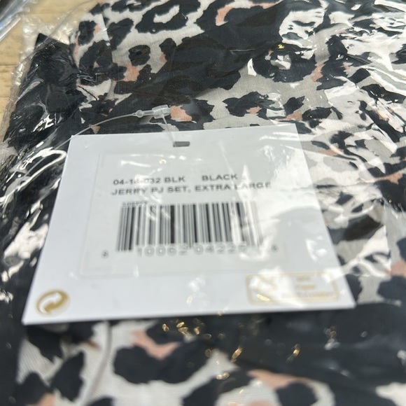 Shiraleah Jerry Animal Print Pj Set, Black - Picture 4 of 5